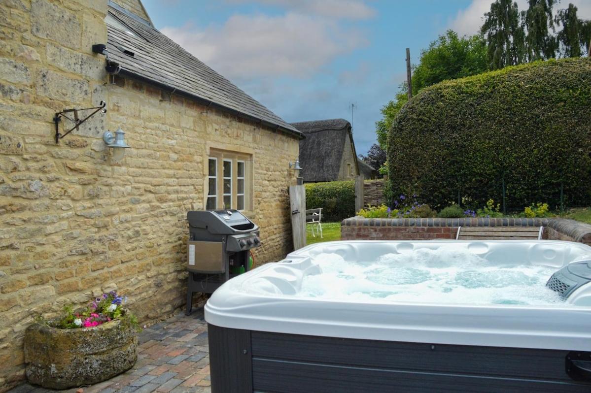 Beautiful Cotswold Farmhouse With Hot Tub Manchester Exterior foto